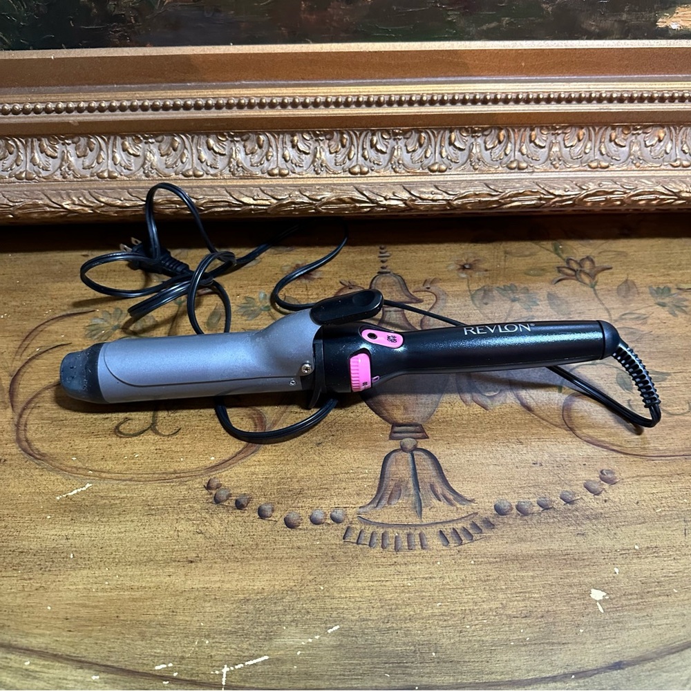 Revlon RV050 1.5" Curling Iron Black / Pink Adjustable Heat - Very Clean Tested - Picture 2 of 16